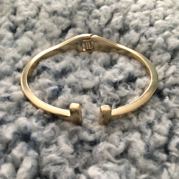 ✨ Golden Bangle✨ - Picture 3 of 3